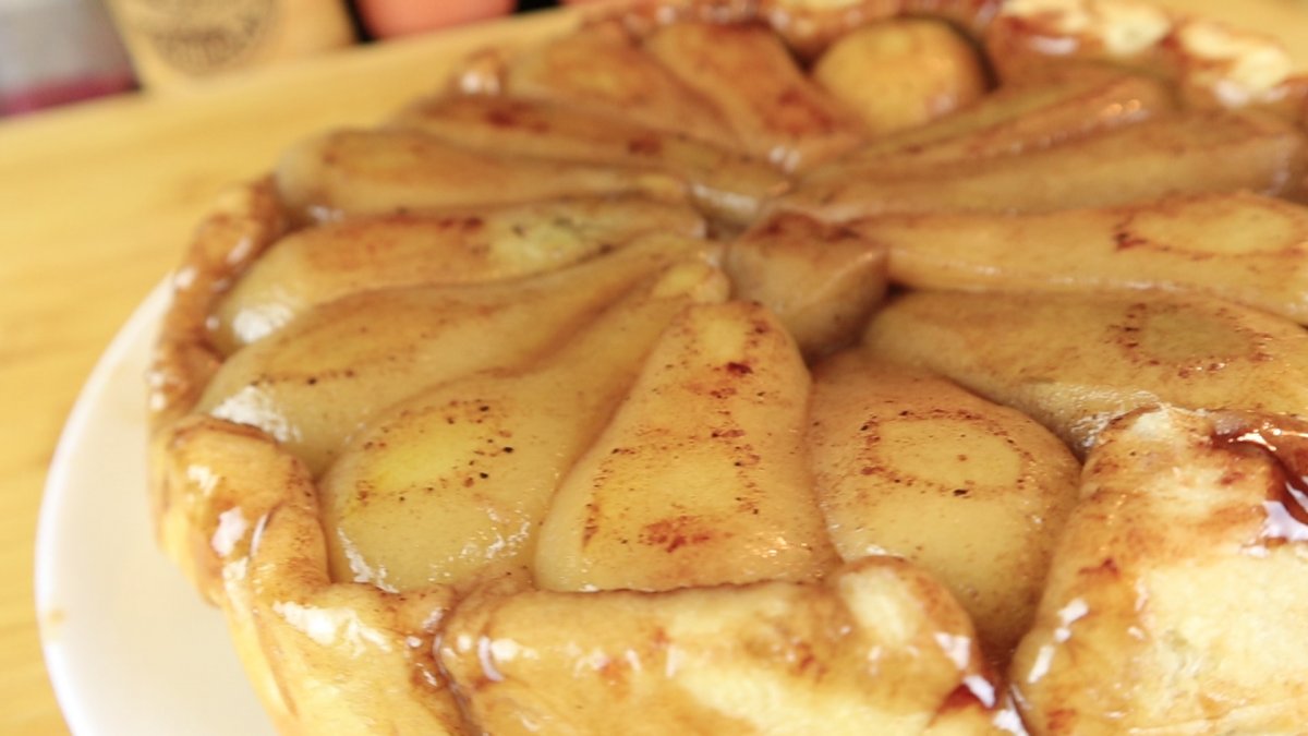 Pear tarte tatin